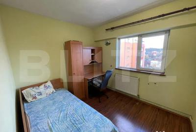 Apartament cu 3 camere decomandat, mobilat în 1 Mai - 9