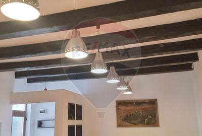 Casă cu 4 camere în Central