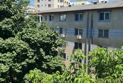 Apartament cu 3 camere decomandat în Titan