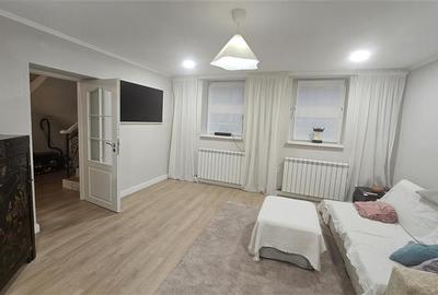 Apartament cu 6 camere decomandat, mobilat în Central