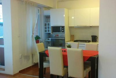 Apartament cu 3 camere semidecomandat în Central - 1