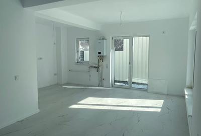 Duplex cu 4 camere cu Canalizare în Central - 4