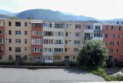 Apartament cu 2 camere decomandat în Tractorul - 1