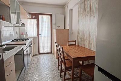 Apartament cu 2 camere decomandat, mobilat în Central