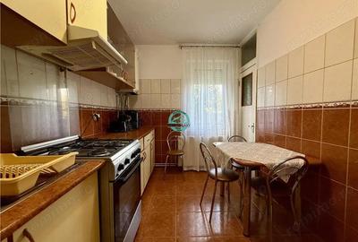 Apartament cu 3 camere de vanzare, parter inalt, in 7 Noiembrie - 2