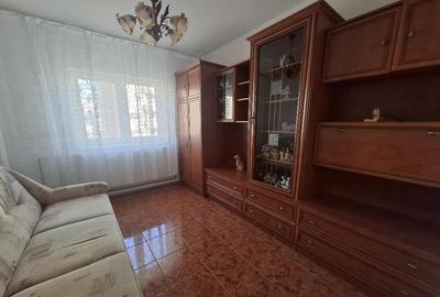 Apartament cu 3 camere decomandat în UTA - 23