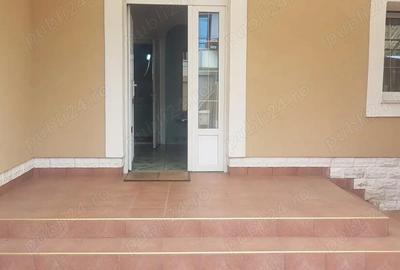 Inchiriez casa in Oradea, central, 3 camere, curte mica, garaj, beci - 1