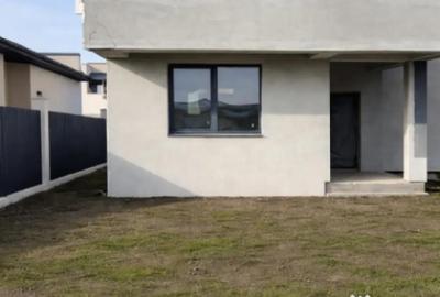 Casă cu 4 camere cu Teren 400 Mp în Central