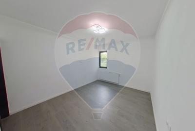 Casă individuală cu 4 camere cu Canalizare în Nord-Est - 7