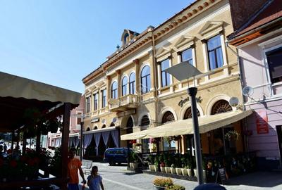 Spațiu comercial, de 1,300 mp, în Central - 1