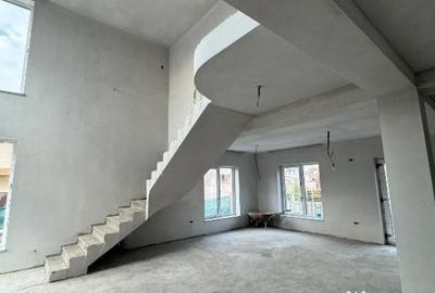 Casă cu 5 camere cu Teren 300 Mp în Central - 3