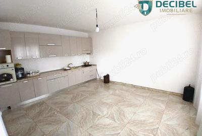 Casă cu 6 camere cu Teren 300 Mp în Est - 3