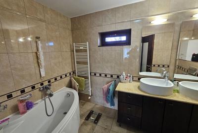 Vilă de Lux Unică în Ploiești | 690 mp Utili | Piscină Interioară - 12