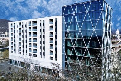 Apartament cu 3 camere decomandat, mobilat în Central
