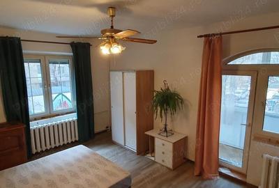 Garsonieră decomandată în Vitan