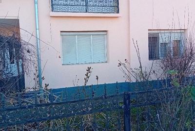 Casă cu 4 camere în Central - 1