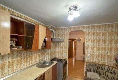 Apartament de vanzare, cu 3 camere decomandat, 68 mp, parter - 7