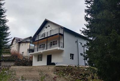 Casă cu 4 camere în Popoveni - 1