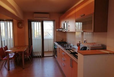 Inchiriez apartament 3 camere - 1