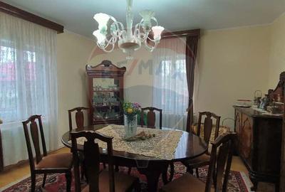 Casa cu piscina de vanzare in zona Piata Centrala Galati Casa cu piscina de vanzare in zona Piata Centrala Galati - 4