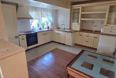 Exclusivitate-Cofetaria Trandafirul,apartament 3 camere, etaj 1,liber,78mp utili - 2
