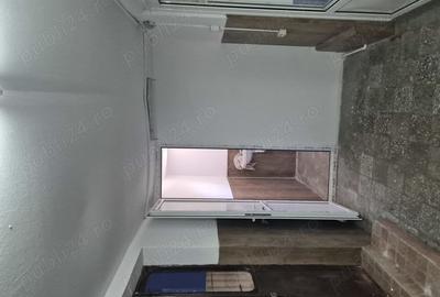 Spațiu comercial, de 40 mp, în Central - 4