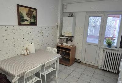 Apartament cu trei camere, zona Cri?an, etajul 1 - 7