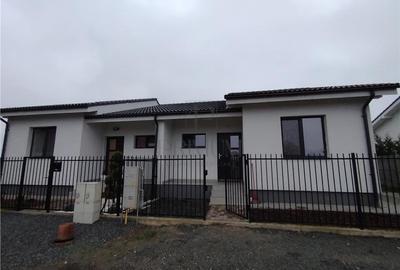 Duplex cu 3 camere cu Canalizare în Moșnița Veche - 2