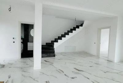 Casă cu 4 camere cu Teren 516 Mp în Moșnița Nouă
