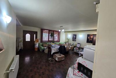 Casă cu 4 camere cu Teren 4000 Mp în Vedea - 2