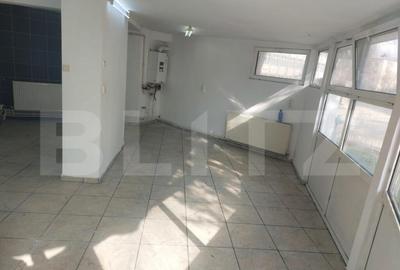 Spatiu comercial de inchiriat cu terasa