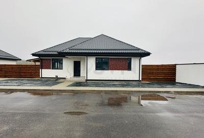 Casă individuală cu 4 camere cu Canalizare în Corbeanca