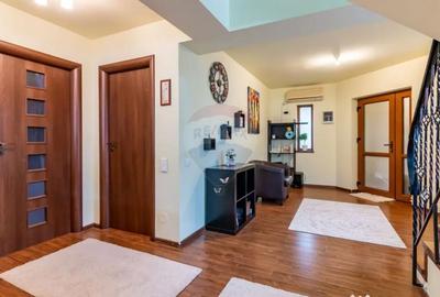 Casă cu 7 camere cu Garaj în Central - 5