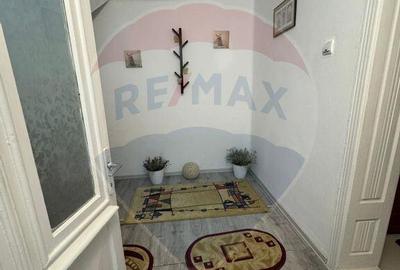 Casă cu 7 camere cu Canalizare în Central - 3