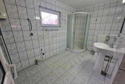 Casă cu 3 camere cu Canalizare în Broșteni (Costești) - 1