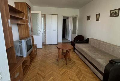 Apartament cu 3 camere semidecomandat în Tătărași