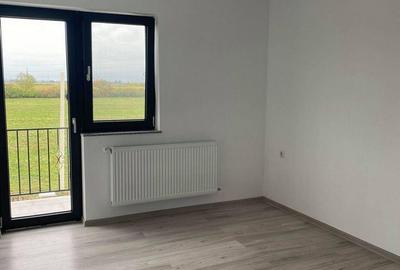 Casă cu 4 camere cu Teren 200 Mp în Păulești - 4