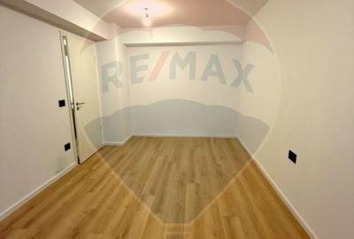 Apartament cu 2 camere semidecomandat în Tractorul - 5