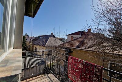 Casă cu 4 camere decomandat cu Teren 230 Mp în Central