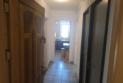 Apartament cu 3 camere semidecomandat în Central - 1
