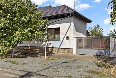 Casa mobilata in Curtici, cu teren 1439 mp, independen... - 2