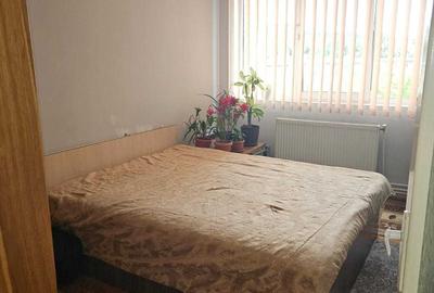 Apartament cu 3 camere decomandat în Micro 4 - 7