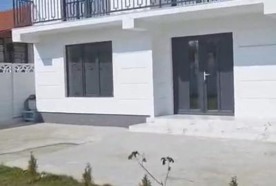 Casă cu 3 camere cu Canalizare în Central