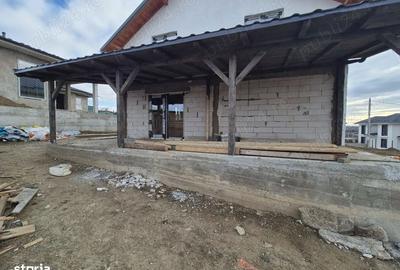 Casă cu 4 camere cu Teren 756 Mp în Central