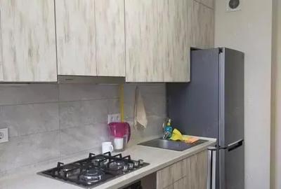 Garsonieră în Titan - 2