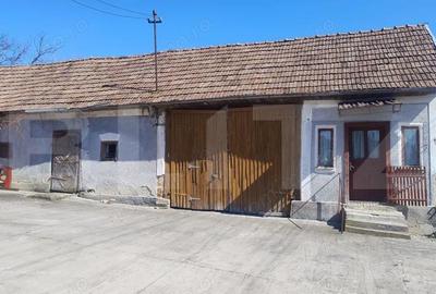 Casă cu 3 camere cu Teren 1447 Mp în Central - 2