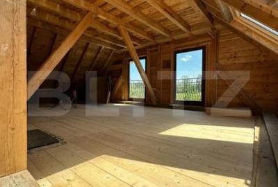 Casă cu 4 camere cu Teren 10000 Mp în Central