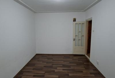 Garsonieră decomandată în Sud