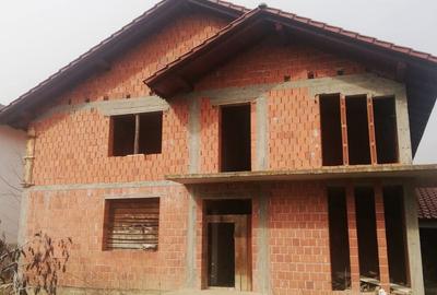 Vand casa la rosu P+M cu anexe,teren in sup.de 2877 mp.informatii la tel. ,pret 134800 euro. - 4