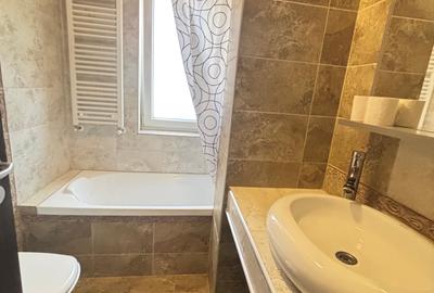 Inchiriez apartament 3 camere bloc nou 530 euro - 2